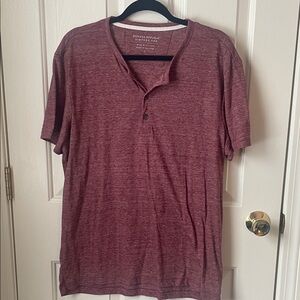 Banana Republic Men's Maroon Henley Tee